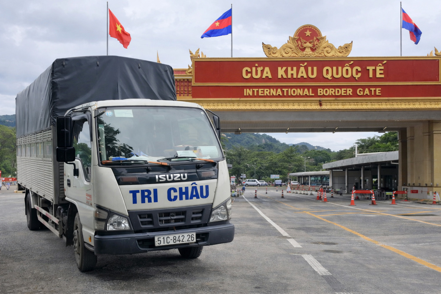 Xe tải Tri Châu vận chuyển hàng từ TP.HCM đi Campuchia tại cửa khẩu quốc tế nhanh chóng, an toàn