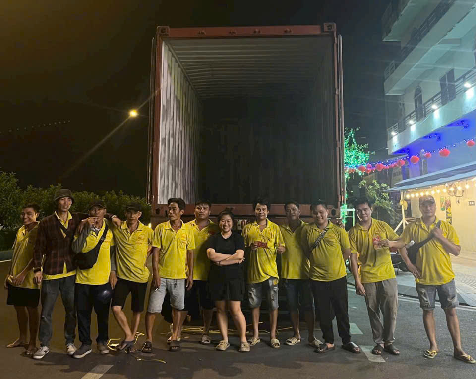 Đội ngũ nhân viên Tri Châu vận chuyển hàng từ TP.HCM đi Campuchia chuyên nghiệp, giàu kinh nghiệm
